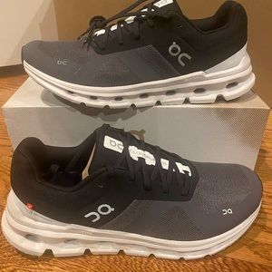 On cloudrunner mens 11 m new